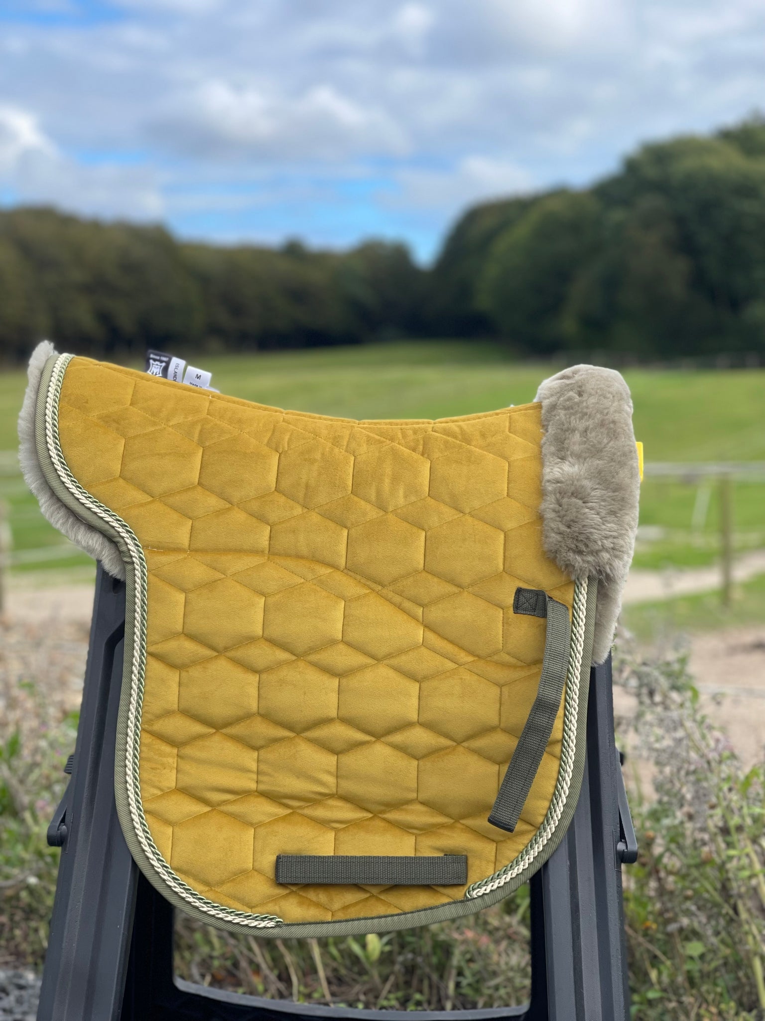 Mattes sadelformet underlag limited edition