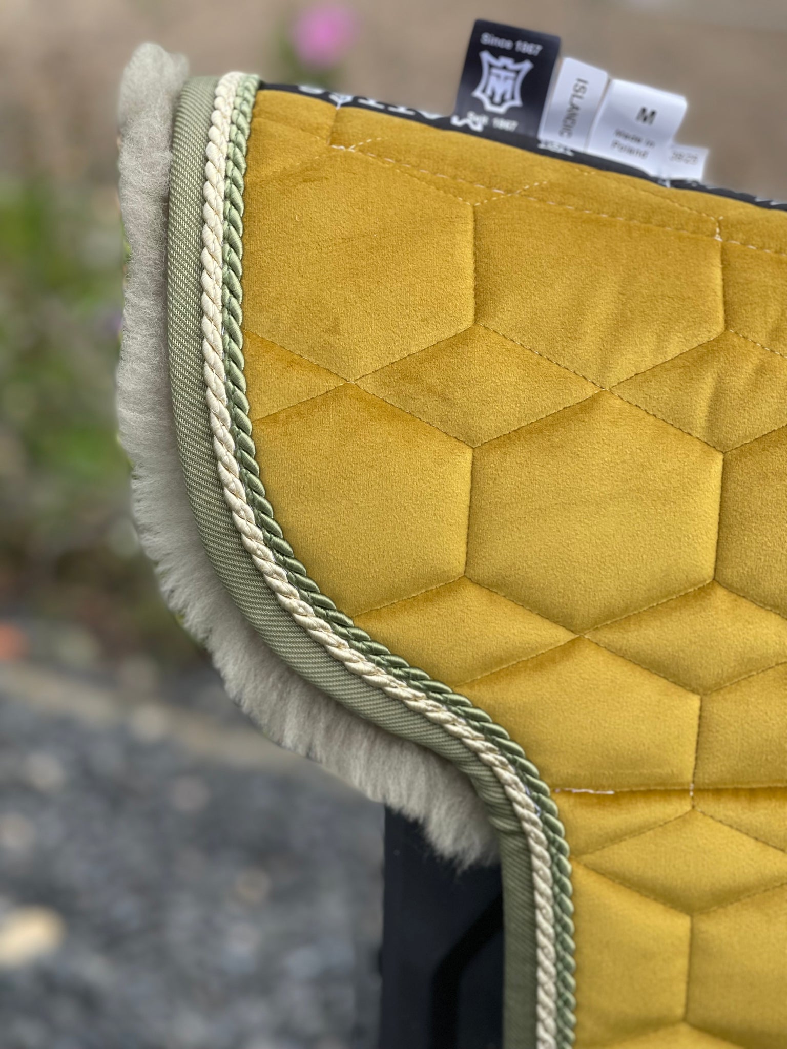 Mattes sadelformet underlag limited edition