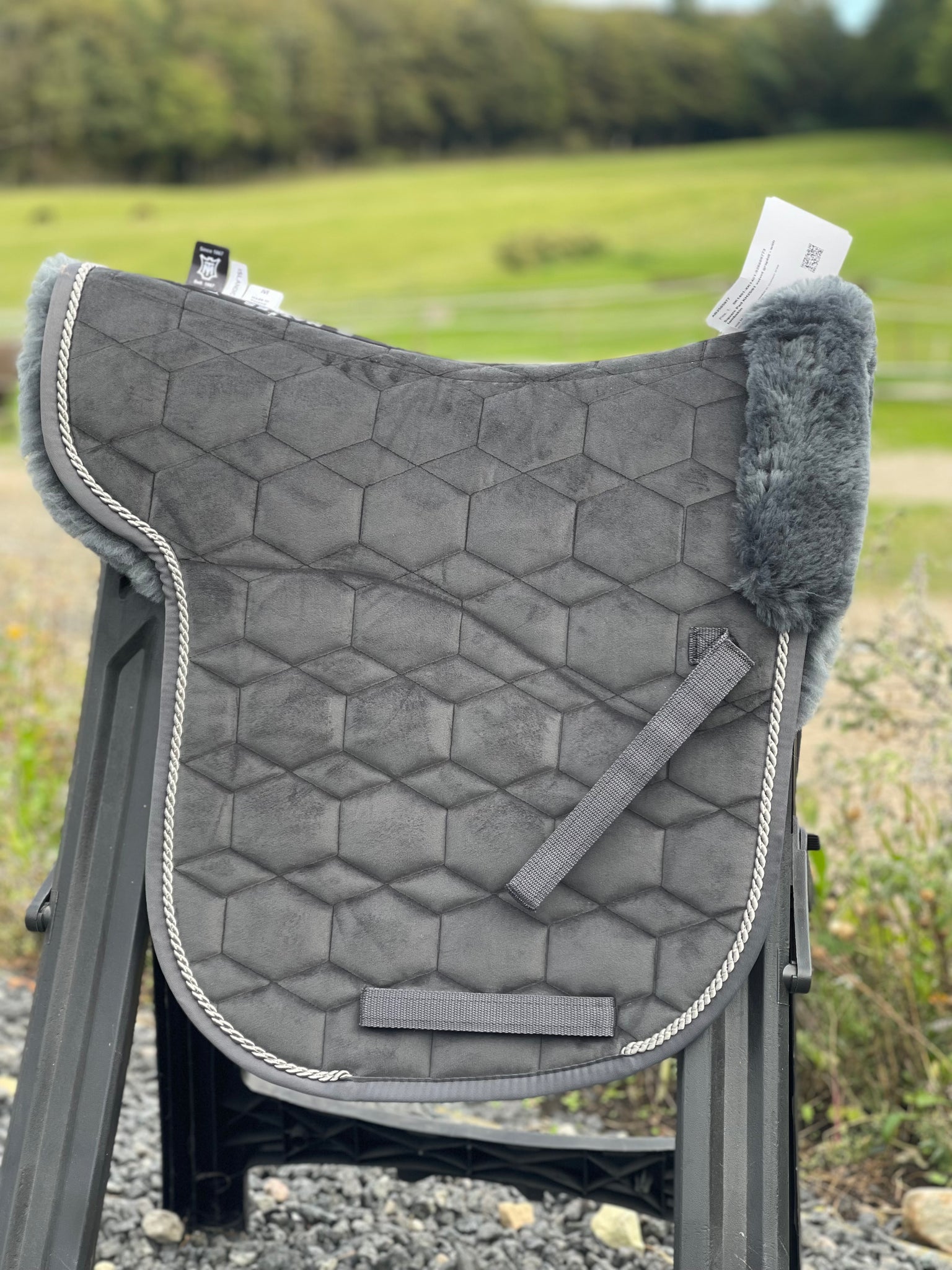 Mattes sadelformet underlag limited edition