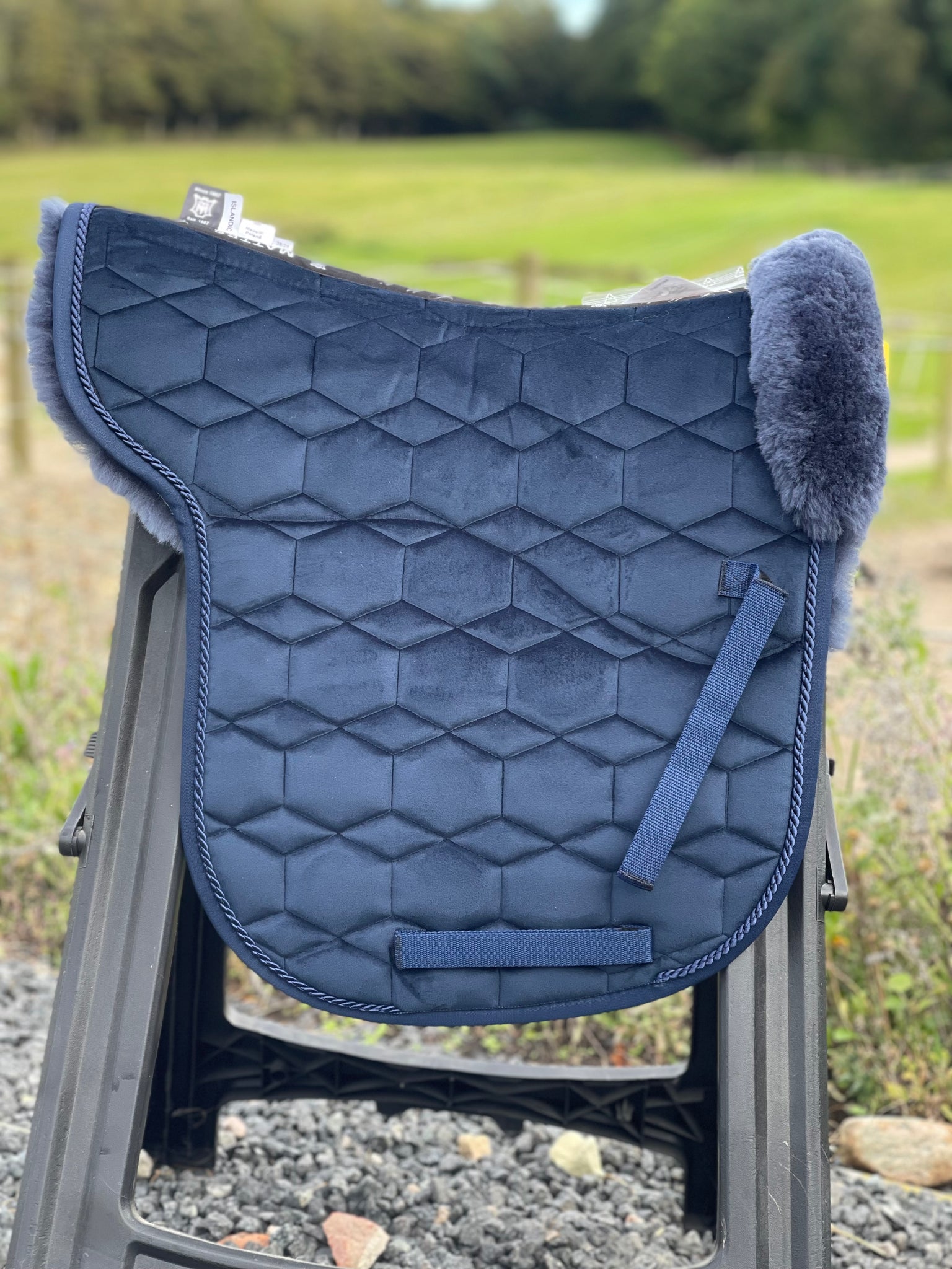 Mattes sadelformet underlag limited edition