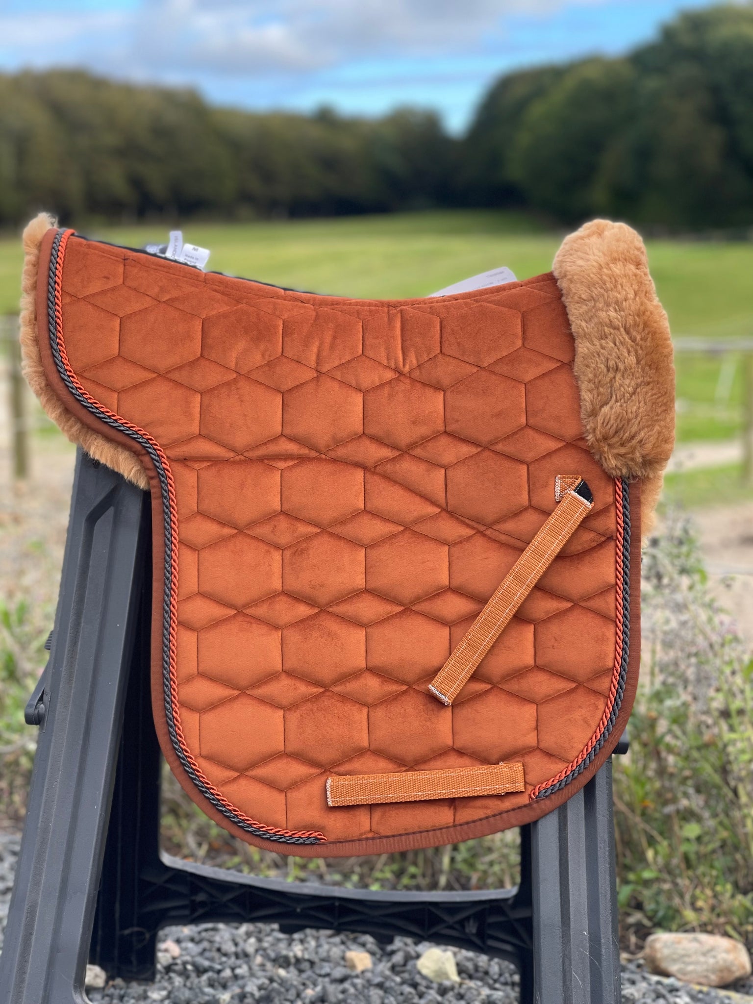 Mattes sadelformet underlag limited edition