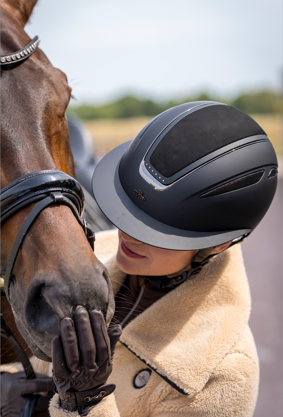 HV Polo ridehjelm Magnifica med rhinsten