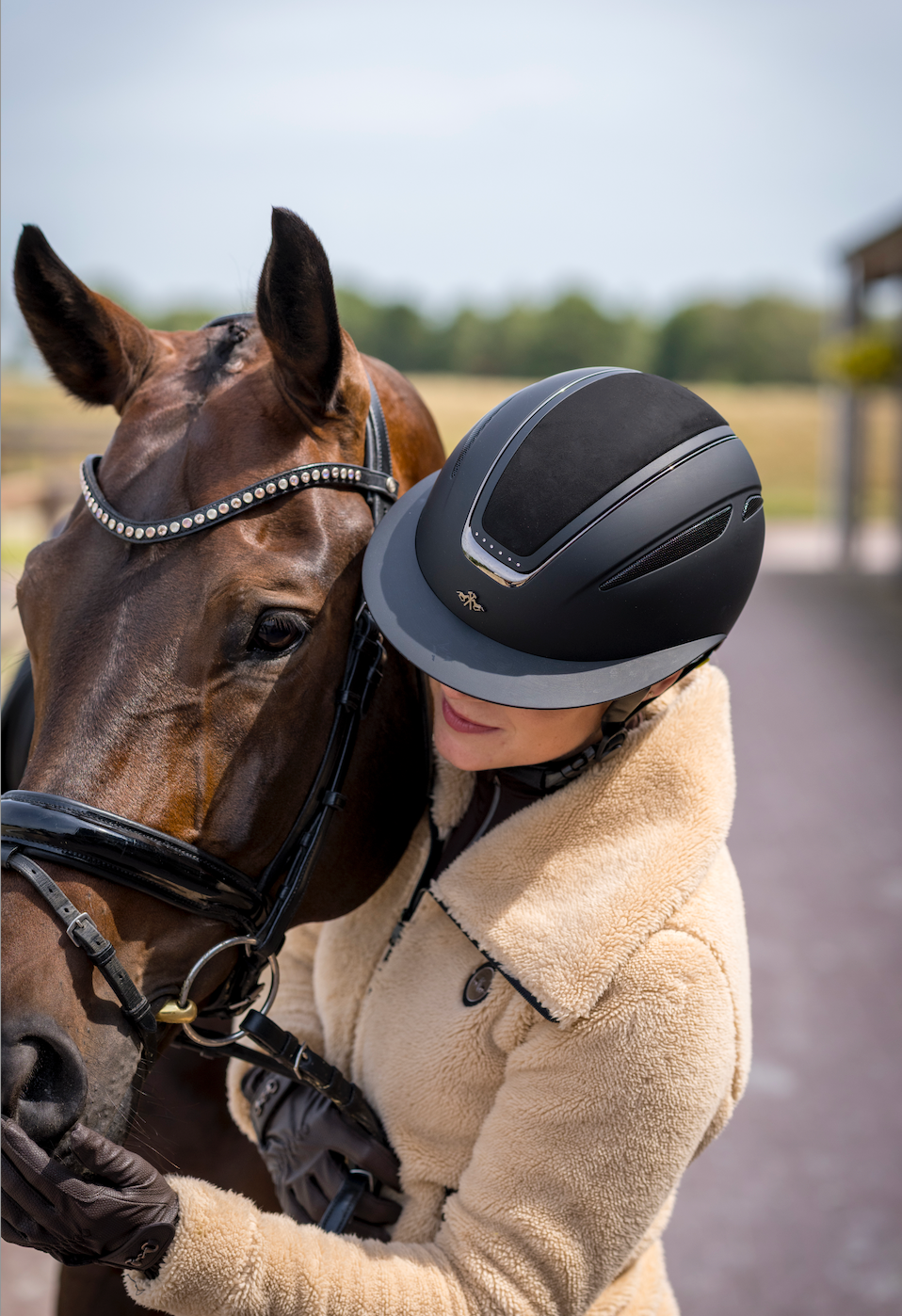 HV Polo ridehjelm Magnifica med rhinsten