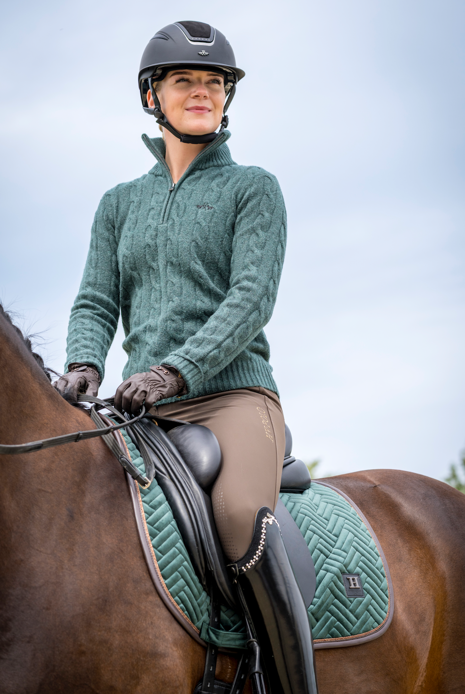 HV Polo ridehjelm Magnifica med rhinsten